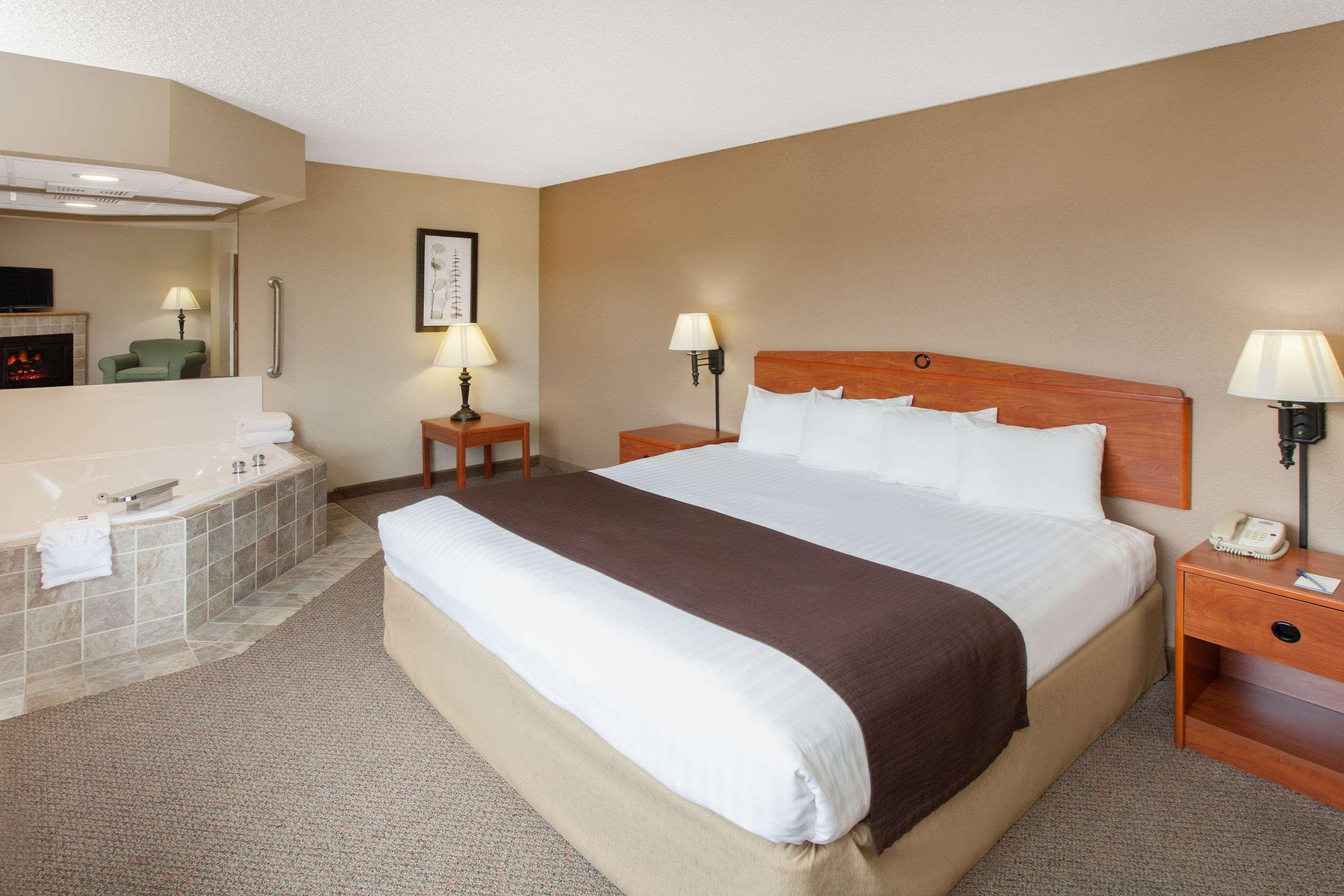 Americinn By Wyndham Greenville Bagian luar foto