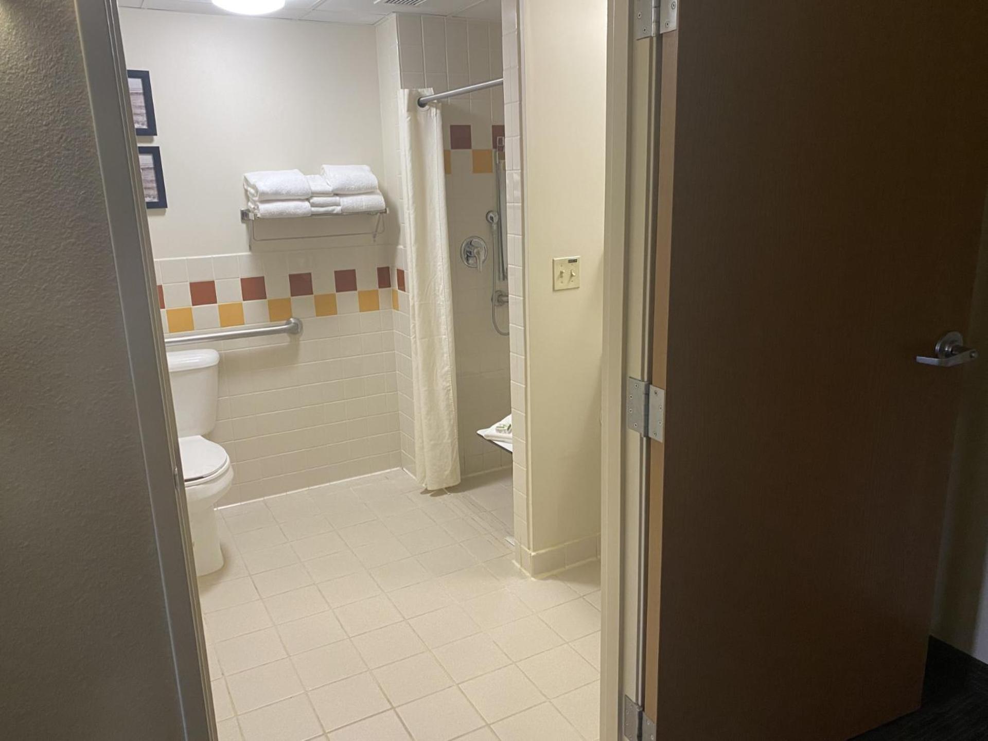 Americinn By Wyndham Greenville Bagian luar foto