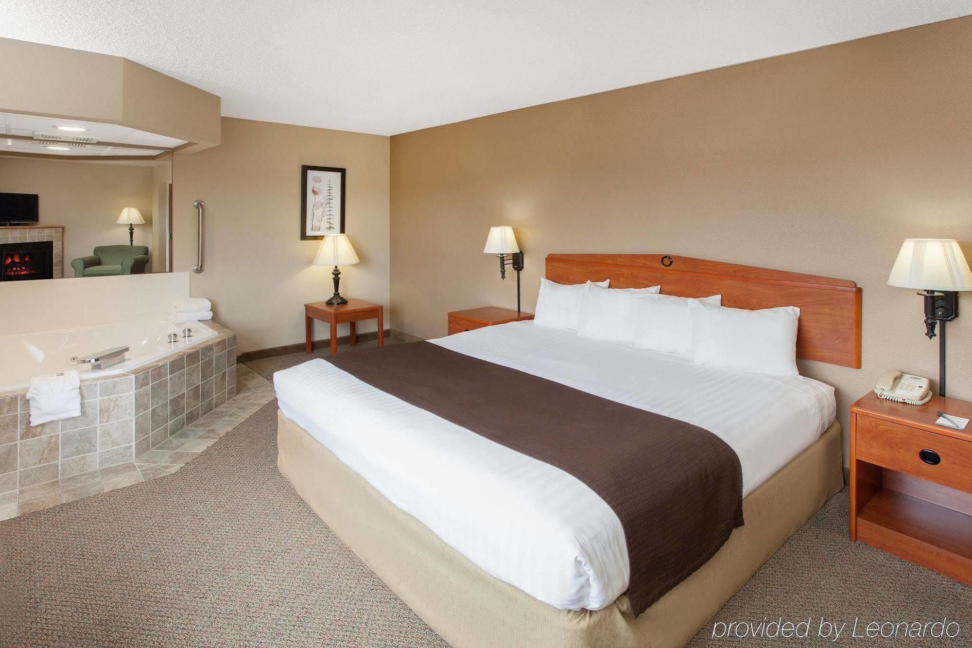 Americinn By Wyndham Greenville Bagian luar foto